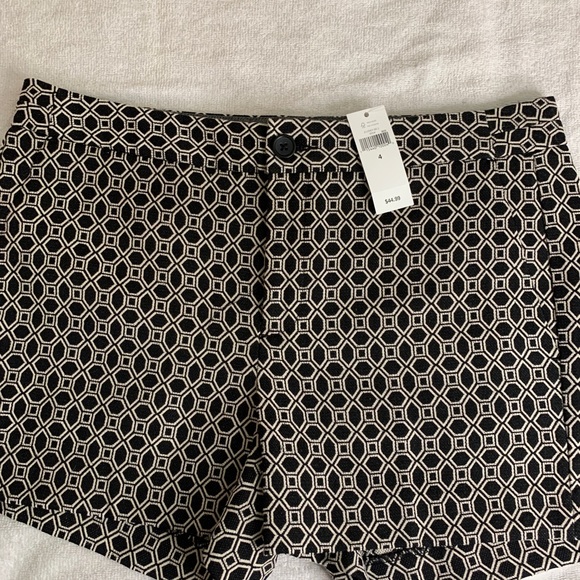 NEW WITH TAGS Banana Republic Shorts - Picture 1 of 3